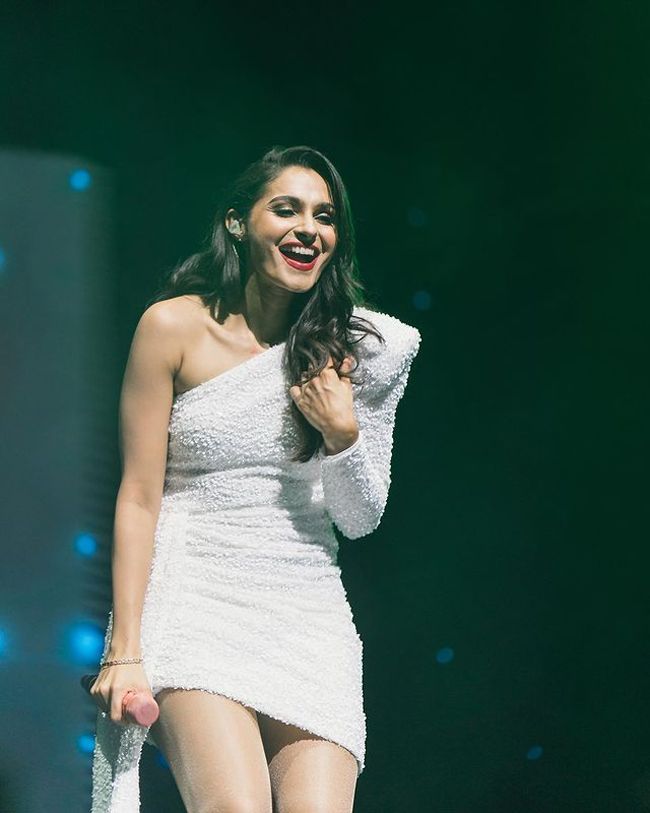 Rocking Clicks Of Andrea Jeremiah On Stage